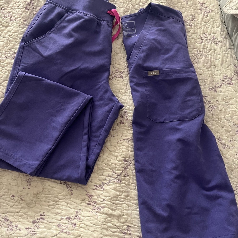 Figs Vivid Purple Scrub Set